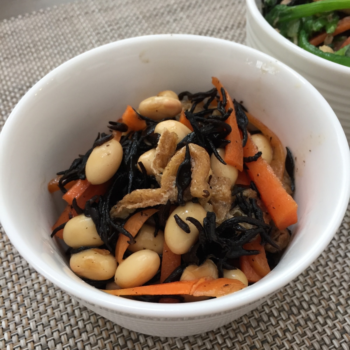 ごま油使用で出汁なし 我が家の簡単ひじきの煮物 レシピ 作り方 By Megrhythm0503 楽天レシピ